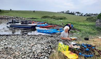 Foraging Afloat
Kayaking
Foraging