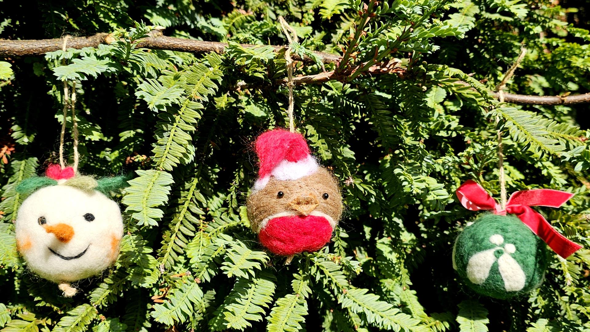 SNOWMAN FELTED CHRISTMAS BAUBLE