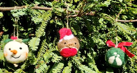 SNOWMAN FELTED CHRISTMAS BAUBLE